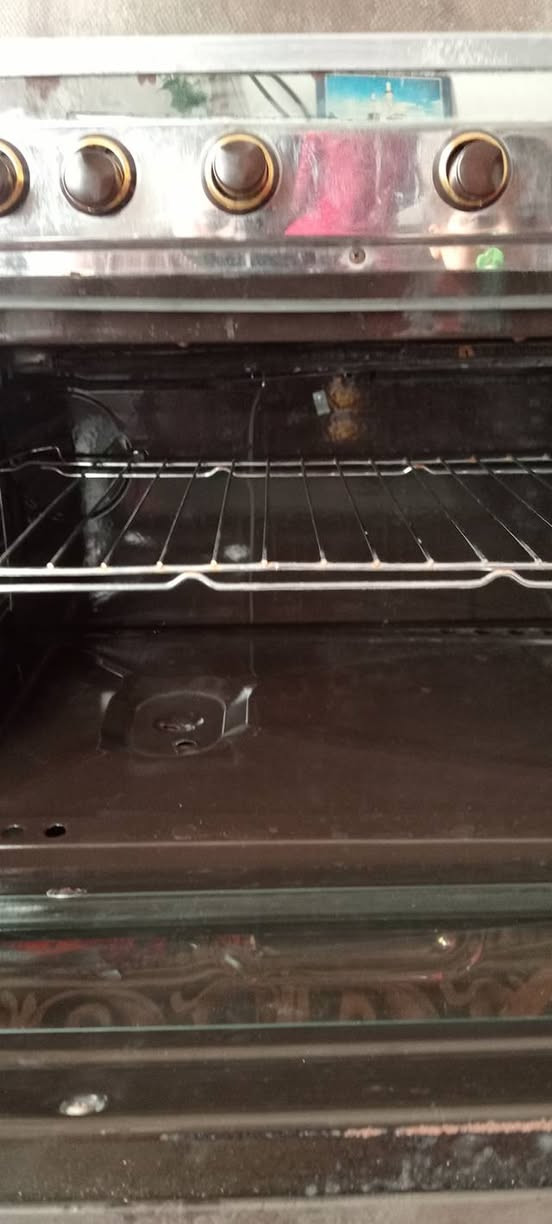 السلام عليكم للبيع طباخ نوعيه كريازي نضيف مثل ما موضح بلصوره العنوان كربلاء قرب فندق البارون تواجد فيس او تصال ***********
