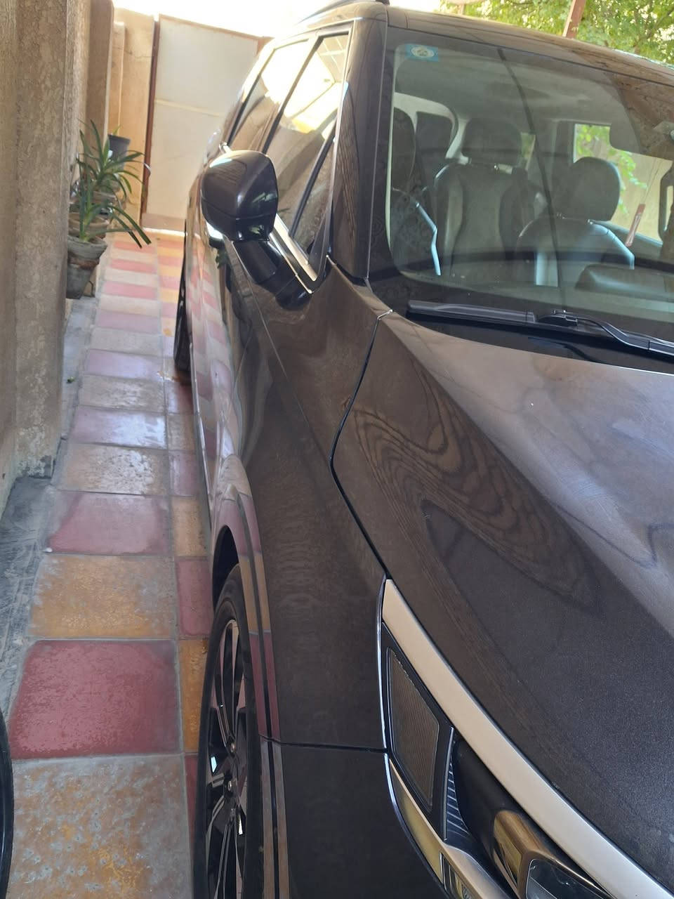 كيا كرنفال بريستيج فول مواصفات VIP 
السعر المطلوب 300 ورقة 

لون فيلي ميتاليك وارد امريكي بدون ايرباك بدون دواخل حيث تم تبديل البنيد وتعديل قبغ الجنطة

رقم بغداد الجديد بأسمي تحويل ثاني يوم 

المواصفات: بصمة / بصمة ابواب / تشغيل عن بعد

دبل فتحة / كشنات جلد / كشنات تدفئة وتبريد الأمامية والخلفية

رادار امامي / رادار جانبي / رادار خلفي / حساس امامي 

حساس خلفي / أربعة كاميرات محيطية 360 درجة 

ستيرن تدفئة / تبريد 3 قطع مركزي / 6 سلندر 3500 

ماشية 35 الف ميل / شاشة كبيرة متصلة / شاشة دجتال

اشاير بالمري الجانبية /  تحديد مسار

قيادة الية / كشنات دبل كهرباء / بيبان كهرباء شفط 

خزن ميموري كشن السائق / مري قلاب / مري شفط

شحن وايرليس / اوتو هولد / هندبريك بصمة 

مود درايف /مصابيح الأمامية  LED / خلفي LED / بلوجكتر LED

7 راكب / كشنات قلابة / فول تحكم ستيرن 

كاميرا داخلية /  جنطة كهرباء 

بلوتوث / ABS / USB /  آبل كار بلي أوتو  

للإستفسار الاتصال على الرقم *********** أبو تبارك
