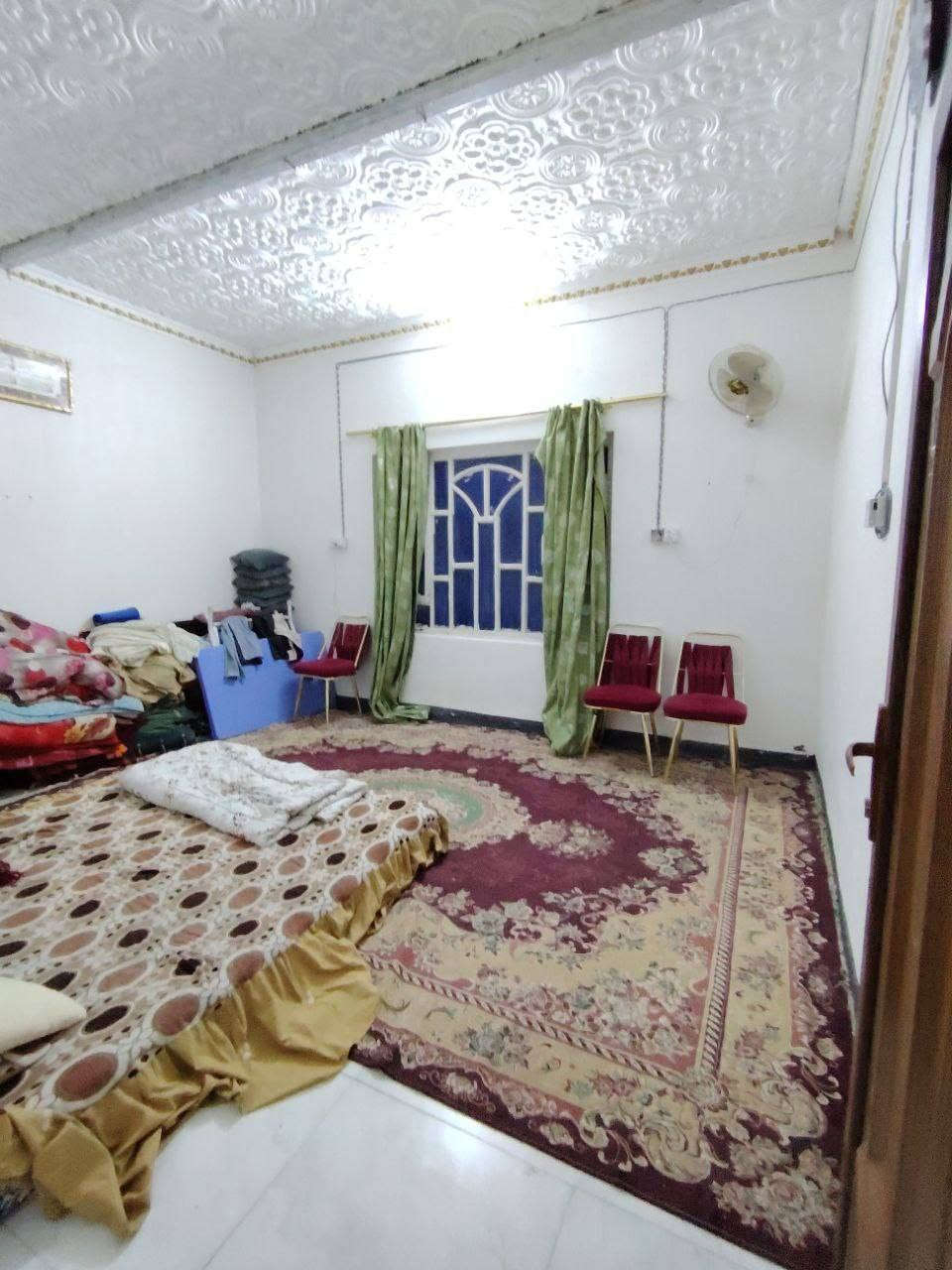 سلام عليكم
بيت للبيع حي الزهراء مقابيل المعهد الفني 

مساحه البيت 200م طابو صرف بناء درجه اولى

 البيت طابقين يحتوي ع 

ستقبال طابق الاول 

صاله ثنين طابق الاول والثاني 

غرف خمسه طابق الاول ثنين الطابق الثاني ٣غرف 

مطبخ + صحيات طابق اول + صحيات طابق ثاني 

+صحيات خارجيه 

السعر خاص 

للاستفسار ***********
