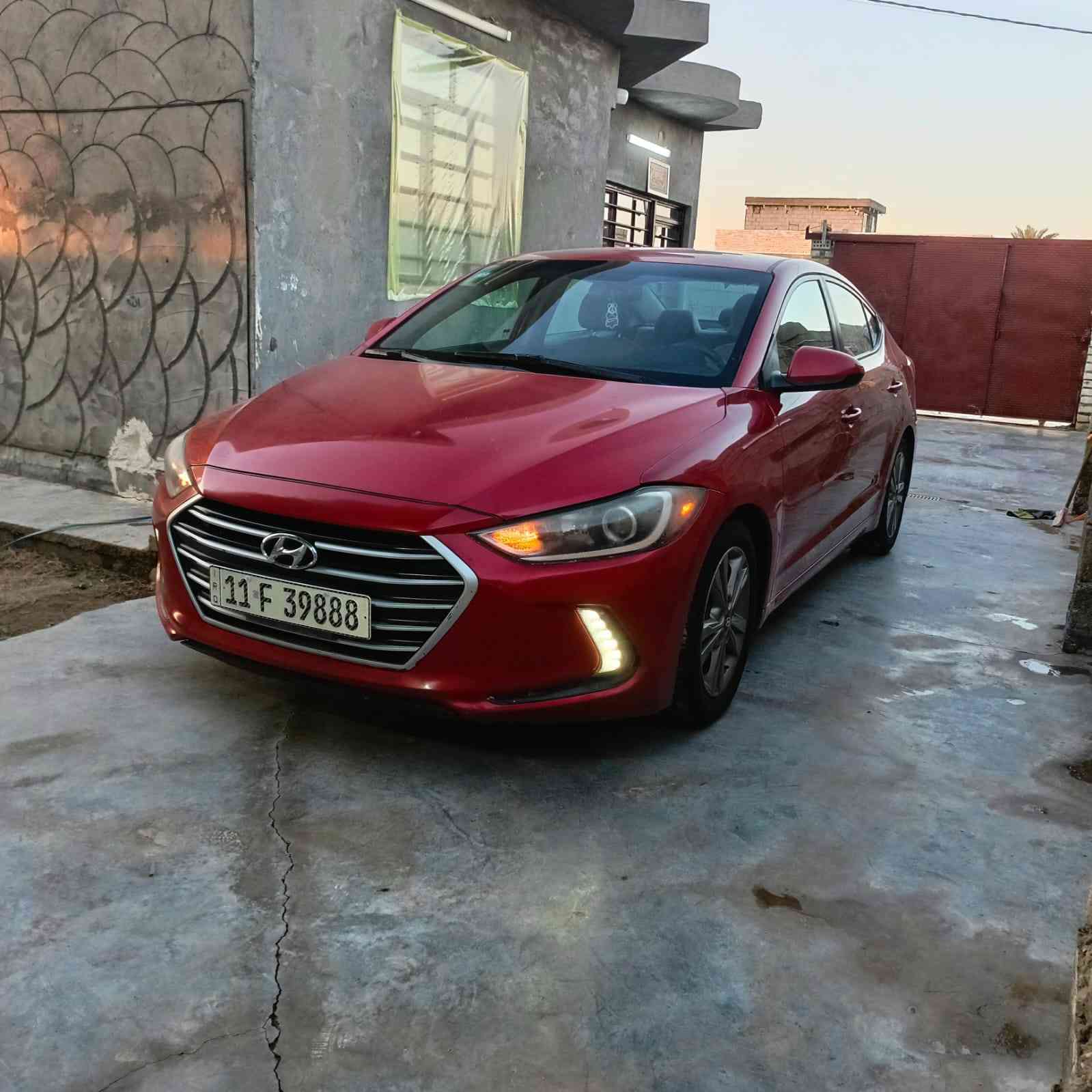 البيع فقط بل اقساط المشتري فقط من سكنة بغداد 

المقدمه 65 ورقه  ///القسط الشهري 300 دولار 

هونداي النترا موديل 2017 وارد أمريكي حادثهه فقط جاملق امامي بدون دواخل و الباقي السياره مكفوله من الضربه و الصبغ و التبديل 
و البارد 
حجم المكينه 2000 دوش المرغوب 

كير مكينه مكفول صدر أمامي و خلفي جديد تخم تاير جديد تدفئة و تبريد ثلج ماشيه 100 ميل 

المواصفات نص فول 
تحكم ستيرن جهتين حاكيه تليفون نضام ايكو انضمه قياده كروز سرعه مانع انزلاق شاشه كامره دواره حساسات خلفيه 
داخل لونين بلوتوث اواكس 

السياره بسمي رقم بغداد الجديد هزه جديده السنويه جديده 
تحويل مباشر 

العنوان بغداد الرستميه 

للإستفسار ***********اتصل.        ***********
