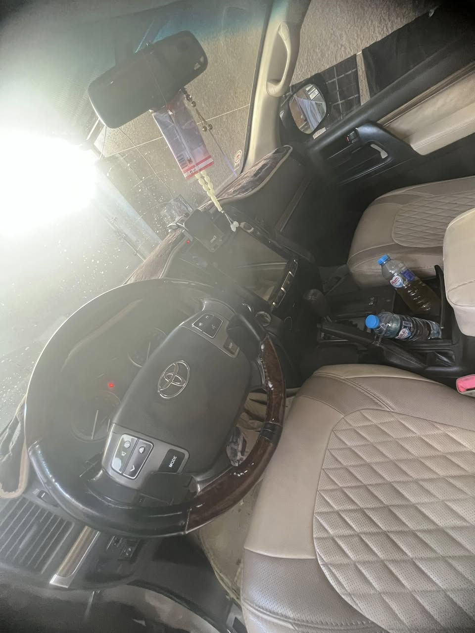 كل الشكر والتقدير للادمن لاندكروز ٢٠٠٩ محدث ١٣ رقم بصره إنكليزي سنويه لل٢٨ مصبوغه فرن تغيير لون من اسود لذهبي حادث جاملغ تبريد حداديه كير محرك ماناقصها برغي ٦ سلندر ستينيه السعر ٢٨٥ وبيها مجال بسيط للاستفسار ابو احمد ***********
