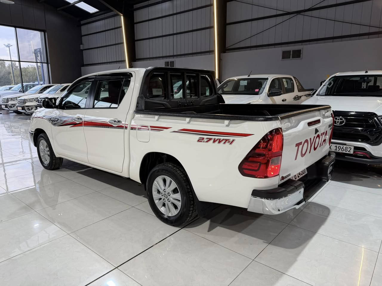 هايلوكس 2024 اوتوماتيك
فول مواصفات شركة ساز 
ماشي 55 الف حقيقي مكفول كفالة عامة
رقم أربيل بشرط تحويل و غرامة
التايرات جديد سياره جديد مابي النقص
سعرها 293 بي مجال قليل
مكان قضاء كلار شارع المعارض
***********
