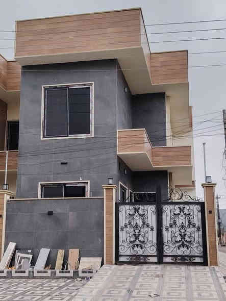 سلام عليكم
بيت ركن للبيع في حي الاعلام موقع مميز شارع 20 
بناء هندسي 2025 سند طابو الزهور 
مساحه البيت 120 متر واجها 7 متر 
يحتوي البيت ع صالة كبيرة وغرفة نوم ومطبخ وصحيات ومناور وكراج سياره 
طابق الثاني هول و3 غرفة نوم وصحيات ومناور وبلكون 
يحتوي البيت ع 
نظام كاميرات 
نظام غسالات 
نظام سبالات 
نظام دكتات 
نظام غاز 
للاستفسار عن سعر البيت الاتصال ع الرقم 
***********

***********
