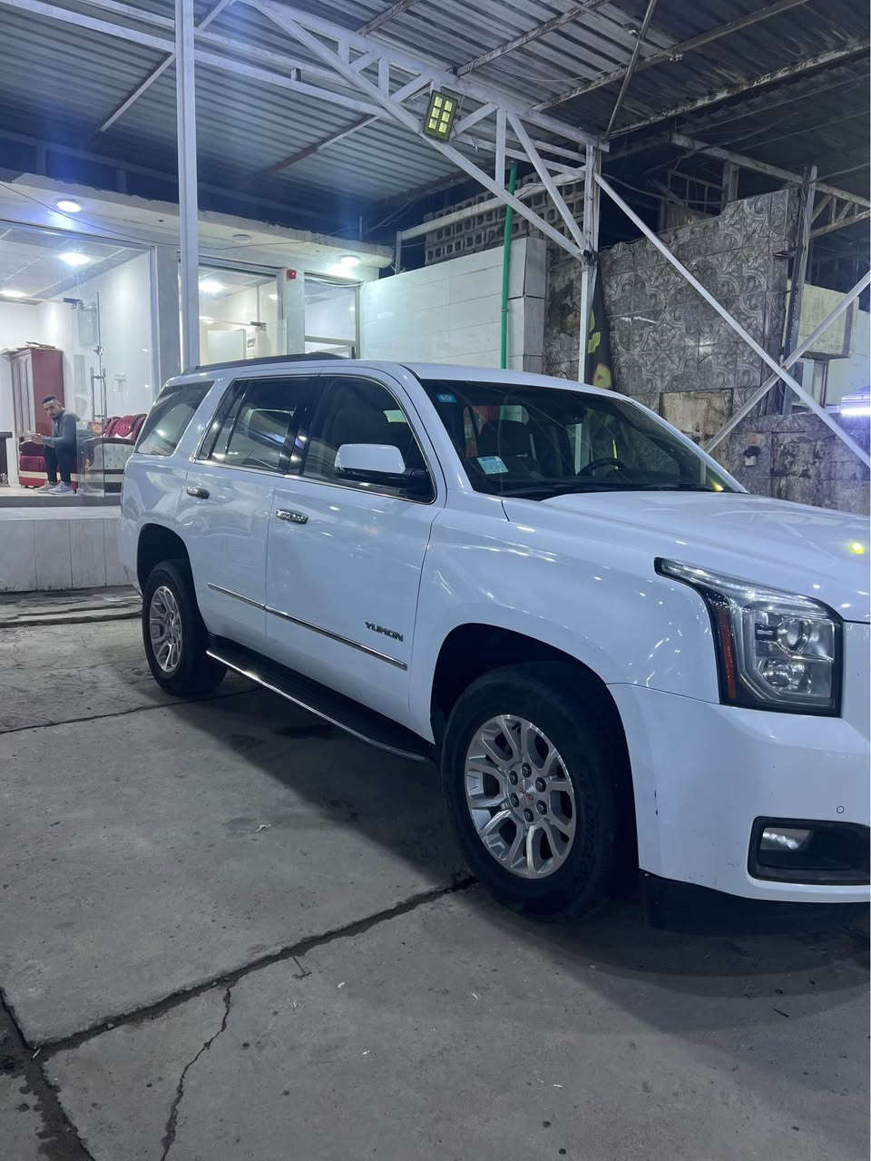 السلام عليكم 
يوكن 2019 خليجي 
سياره كفاله عامه 
تخم تاير حداده جاهزه سياره من كلشي 
مواصفات 
حساسات اماميه خلفيه
شاشه ابل كار بلي _ اندرويد اوتو
كشنات كهرباء 
وباقي مواصفات معروفه 
العنوان البصره القبله معرض الجزيره 
السعر 365 وبيها مجال حك جيه 
*********** البصرة, العراق
