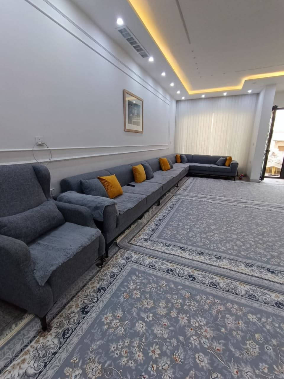 ئەم تاقمە ئێڵە بۆ فرۆشتن زۆر زۆر تازە و جوانە
لۆک لۆکە تازە کڕدراوە 7 وەرەقەی پێدراوە وەسڵی ماوە 
نرخی 4 وەرەقە و نیو معامەلە


**إذا كنت صاحب هذا الإعلان وتريد حذفه لأي سبب، رجاءا أرسل رسالة إلى الدعم الفني**