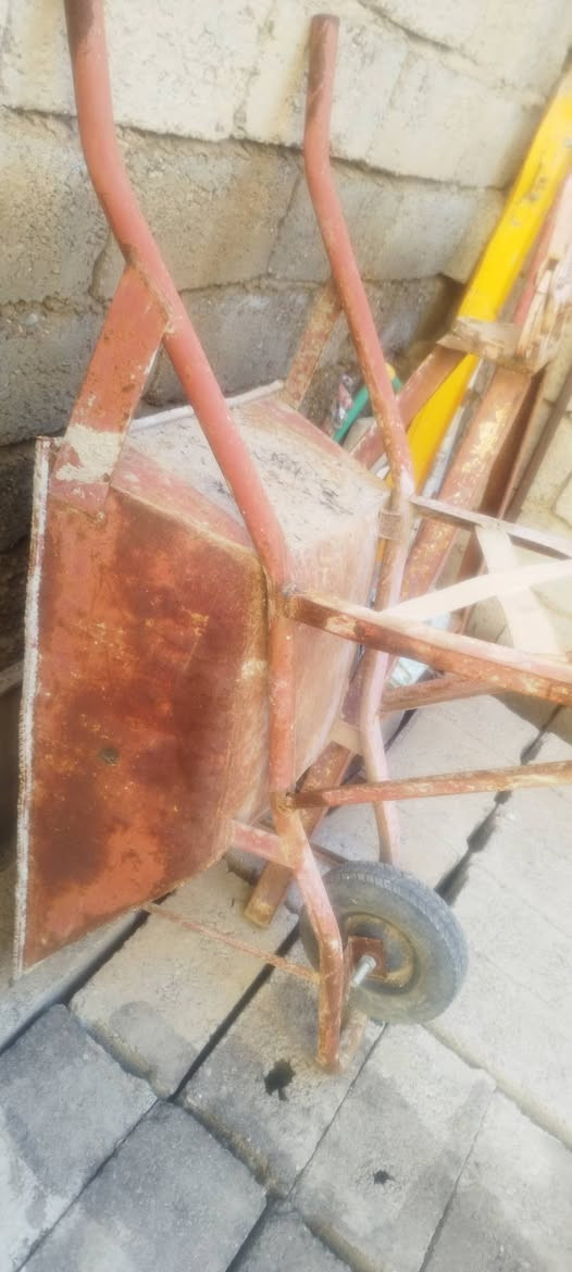 كنتور 4ابواب مستعمل شهرين هو والبوفيه
الكنتور ب190والبوفيه 165
التخم ب225
العربانه ب، 25
المنكنه كامله مع مقص ودايس ب50
***********
بعقوبة كاطون الرازي
