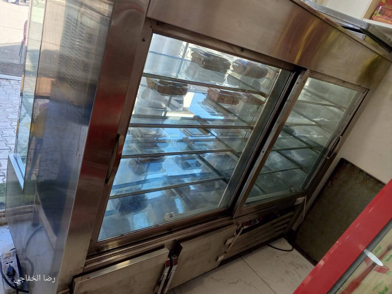 السلام عليكم للبيع تصفيه محل عارضات آيس وشرط جدد استخدام قليل وعارضات كيك قياس ١٨٠ هم استخدام قليل مكاني نجف الاتصال ***********
