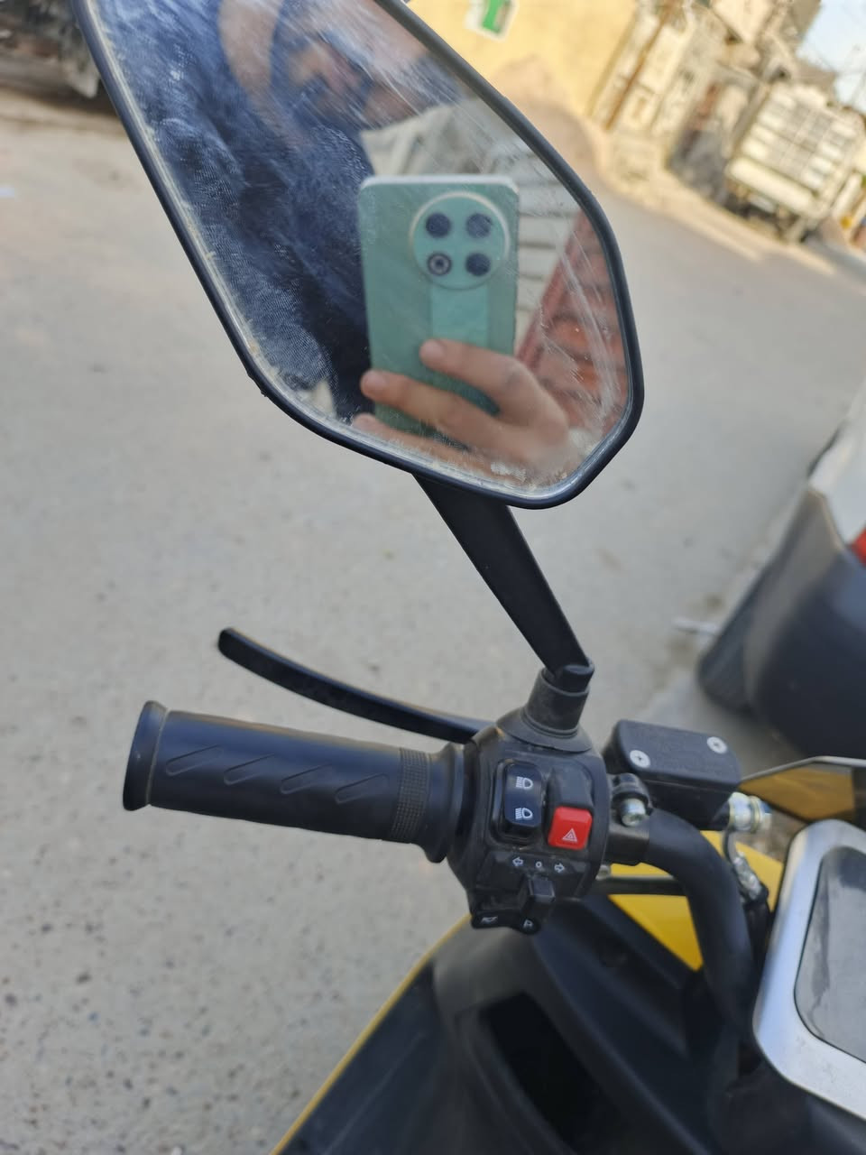السلام عليكم ، دراجة شحن للبيع مواصفات لايت عالي ناصي أشاير يمنى ، يسرى نظام رجوع للخلف صار شهر من أخذتهة  ب 700 وبيها مجال حق  ل جية  متواجد على الفيس 24 ساعة           ورقمي ***********
