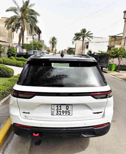 السلام عليكم للبيع او المراوس 
جيب تريل هوك فول الفول الفول  
موديل 2022 
 مرقم بغداد. الرقم الجديد 
ماشية
33000 الف مايل 

المواصفات :
* دفع رباعي 4x4.
* نظام تعليق هوائي (جكات).
* قيادة ذاتية عند المنعطفات.
* رادار امامي مع مانع تصادم.
كامرة امامية خلفية بالمراية الداخلية
* تحذير الخروج عن المسار.
* مستشعر نوم السائق مع نظام التوقف الآلي.
* تحذير النقطة عمياء .
* نظام تحذير عند التقاطعات.
* نظام تحذير عند تجاوز السرعة المحددة.
* إنارة محيطية خمس الوان.
* شاحن موبايل وايرلس.
* تعديل وضعيات مقود السائق كهربائيا.
'مرايا تعتيم داتي
* المرايا الجانبية قابلة للطي كهربائيا
* نظام الصوت 9 سماعات Alpine.
* ويل قياس 20 انج.
* سقف بانوراما.
* شاشه كبيرة 10.1 انج.
* عرض خرائط الطريق على لوحة القيادة.
* لوحة القيادة بقياس 10 أنج.
* المصابيح الأمامية LED..
* بصمة على 5 ابواب للدخول الذكي.
* تشغيل عن بعد.
* الصندوق الخلفي كهربائي.
* فتح الصندوق الخلفي مع حركة القدم.
* المقاعد الأمامية كهربائية.
* المقاعد الأمامية تبريد وتدفئة.
دركة ستيرن تدفة 
* المقاعد الخلفية تدفئة.
* ستائر للشبابيك الخلفية.
* انارة داخلية LED متعددة الالوان
حادثها وصور ضربتها بالمنشور 

سعر 27500 ورقه وبي مجال 
بغداد الدورة  
للتواصل الاتصال 
*********** بغداد
