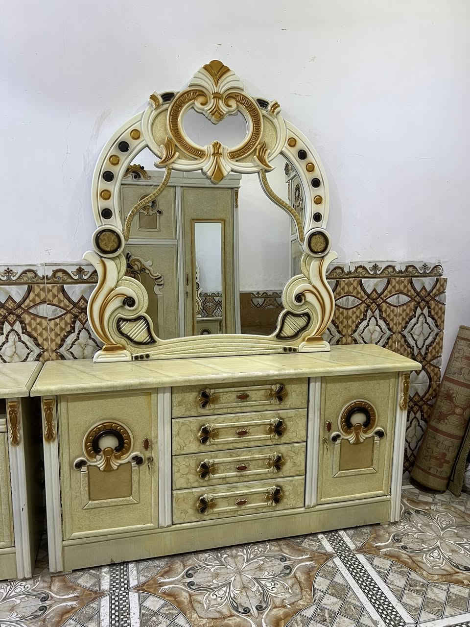 غرفه صاج كبس شريطي ام السته طابقين ضخمه سعر 950 نهايته عنوان سوك الشيوخ حي العسكري رقم ***********@إشارة
