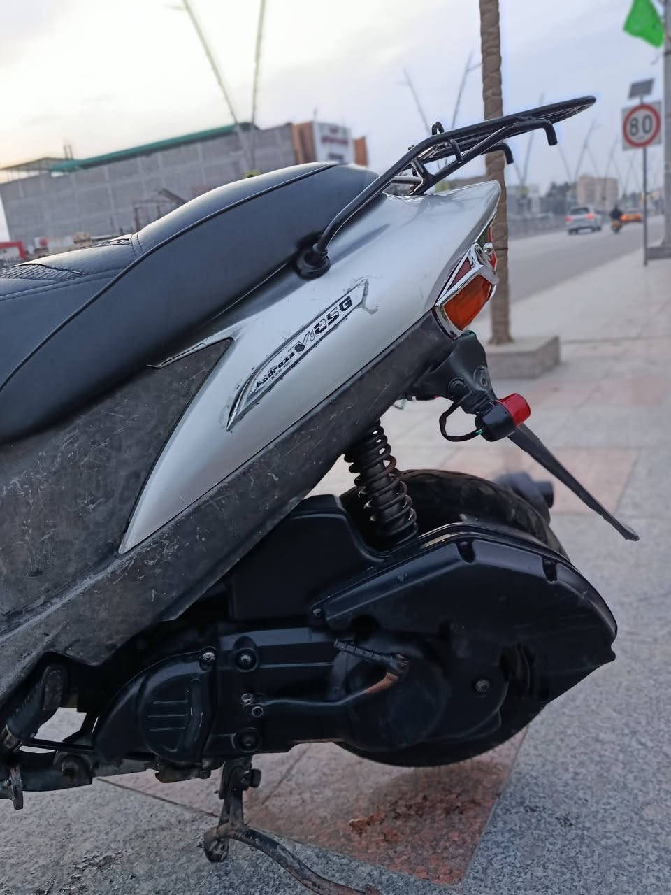 سلام عليكم 
ادرس قديم لبيع الدراجه مفتوحه ولفات فقط الباقي كله مكفول الدراجه حلوه وحيل ناعمه كلش ما بيه اي نقص الدراجه حلوه والصور هواي ضالمته بل حقيقه بهواي أحله رقمي ***********
