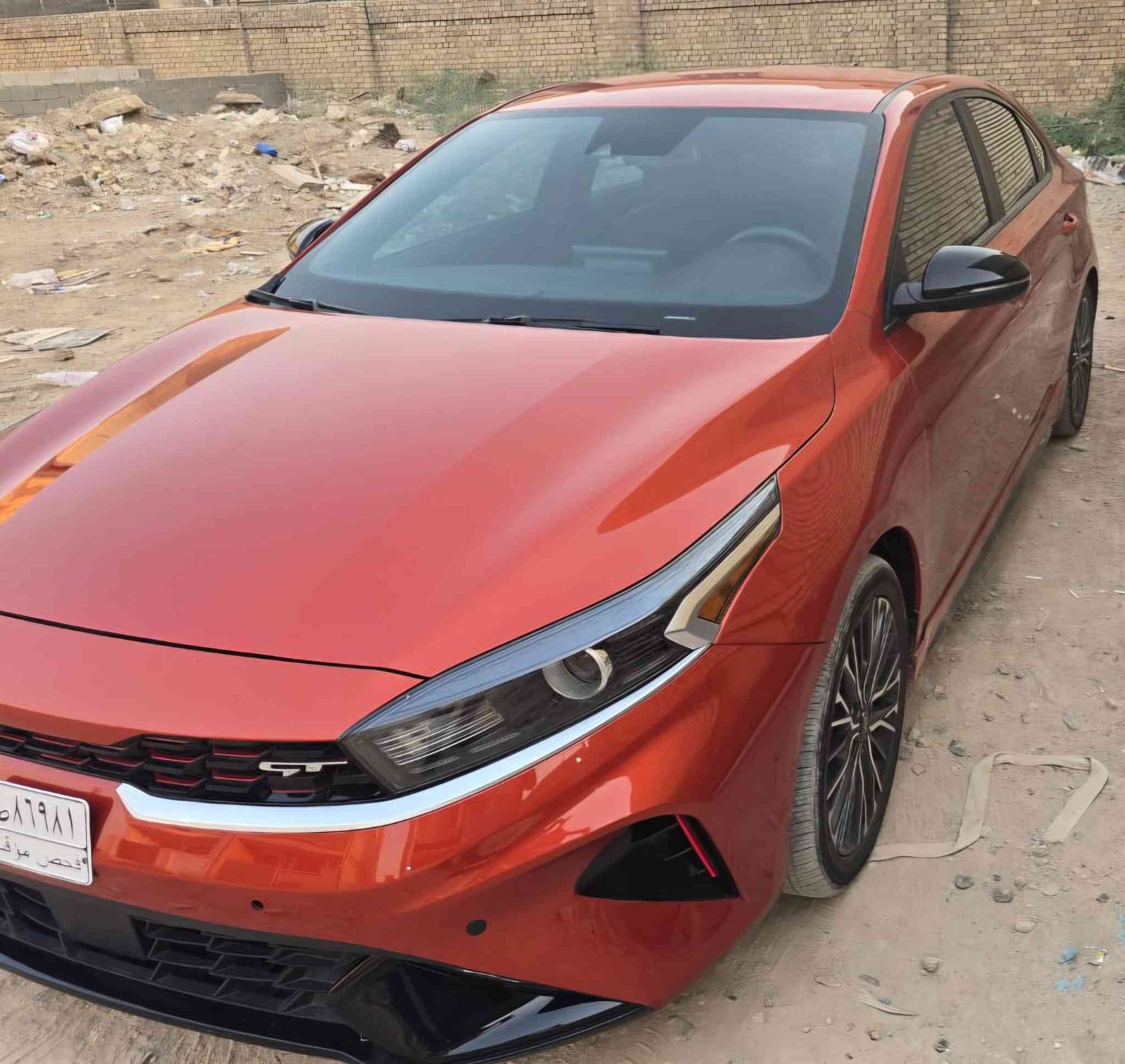 السلام عليكم 
فورتي GT
موديل ٢٣
بيه قطعين صبغ جامرلوغ وبنيد
بدون رقم 
تترقم بغداد 
السعر ١٢٠
مكان السياره بعقوبه 
***********
