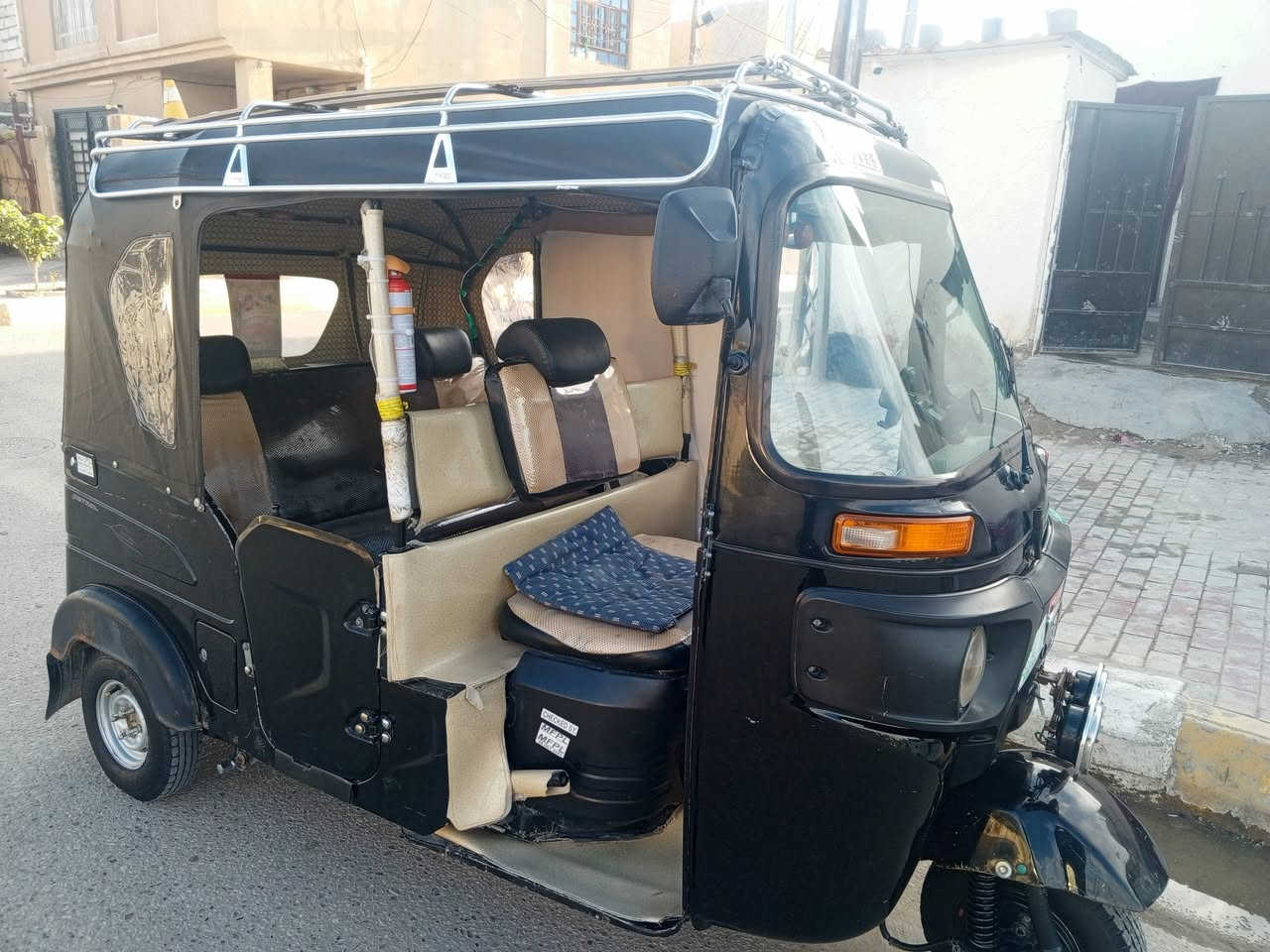 السلام عليكم تكتك موديل  2022 شهر4 رقم انكليزي بيها طخه البكلايت لخلفي بسيطه جدا تجي وشوف بيعنك  هيه وغراضها بس لهورنات مو وياها     سعرها 9مليون 
وبيها مجال بسيط    

***********
