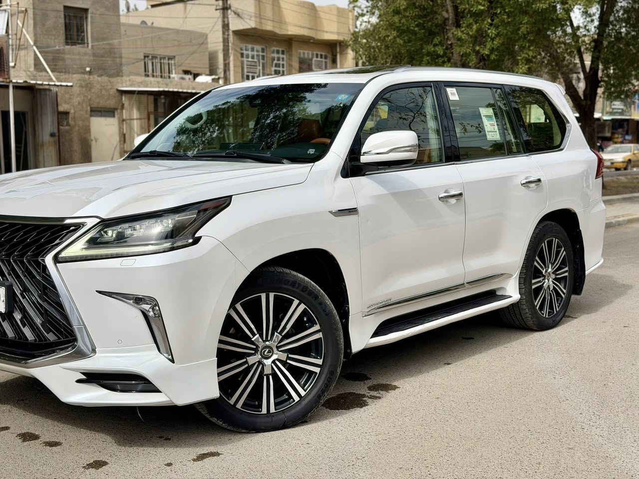 لكزس 2018 خليجي 
رقم بغداد 
فول مواصفات 1/1
فتحه 
كاميرات 360
رادرات 360
اشاره سحب 
شاحن لاسلكي 
جميع الكراسي كهربائي 
جنطه كهربائيه 
فول مواصفات الكزس غني عن التعريف 
السعر 650 ورقه 
للاستفسار 
***********
