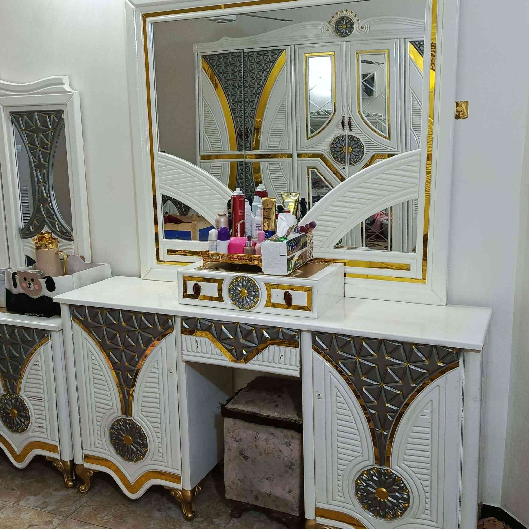 لغرفه جديده ولله صار كم شهر من اشتريته ومستعجله ع بيعتها
صاج عراقي  يعني خشب عراقي مو تركي وقويه واخت الجديده اشتريته ب3 ورايدته ب2 وبيه مجال للشراي.. 
ماريد اكسر بيه حيل ولله لان جديده


**إذا كنت صاحب هذا الإعلان وتريد حذفه لأي سبب، رجاءا أرسل رسالة إلى الدعم الفني**