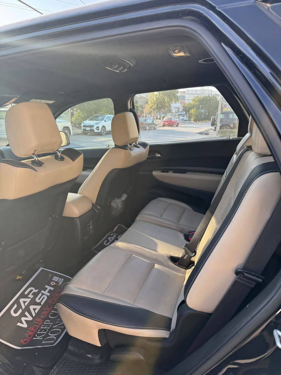 أعلان بيع 
للبيع سيارة  دورنكو GT *Dodge Durango GT 2023* بحالة ممتازة.

1. معلومات أساسية
- *الملكية*: باسمي - وارد أمريكي
- *الحادث*: حادث بسيط في الدعامية الأمامية وتم اعادتها مع تبديل ويل أمامي فقط ( بالامكان الاطلاع على صور الحادث ) 
- *اللون*: أسود ماشية ٤١ ميل
- *المكان*: بغداد
- *السعر المطلوب*: 320 ورقة
- *للتواصل*: ***********

2. المواصفات الميكانيكية
- *المحرك*: 3.6L V6 بنزين
- *ناقل الحركة*: أوتوماتيك - كفالة كير وصدر
- *الدفع*: رباعي 4x4
- *الإطارات*: بحالة  جيدة ويل نيكل 
- *نظام ABS*: مانع انزلاق
- *نظام Start/Stop*: إطفاء وتشغيل أوتوماتيكي

3. المواصفات الخارجية والداخلية
- *المصابيح*: زينون أمامي + LED + كشافات ضباب زينون
- *البنيد*: محدث أصلية
- *البدي*: بدون صبغ
- *المقاعد*: جلد أصلي VIP
- *الصندوق الخلفي*: كهربائي
- *المقود*: رياضي كهربائي مع تدفئة وتحكم كامل

4. التكنولوجيا والراحة
- *الشاشة*: شاشة لمس 10.1 إنش
- *نظام الملاحة*: GPS مدمج
- *نظام الصوت*: أصلي
- *الكاميرا*: خلفية ممتازة
- *التشغيل*: بصمة تشغيل + بصمة أبواب + بصمة الصندوق + تشغيل عن بعد
- *المقاعد*: تحكم كهربائي كامل لمقعد السائق 
- *Gear Shifters*: Paddle Shift خلف المقود

5. أنظمة السلامة
- *رادار أمامي* مع نظام مانع التصادم
- *حساسات خلفية* أصلية
- *تحذير مغادرة المسار* Lane Departure Warning
- *تحذير النقطة العمياء* Blind Spot Detection
- *تحكم ستيرن*: بلوتوث، مكالمات، مثبت سرعة Cruise Control، تحكم صوتي

السيارة نظيفة وجاهزة للاستخدام المباشر. للمعاينة والفحص، التواصل على الرقم أعلاه.
