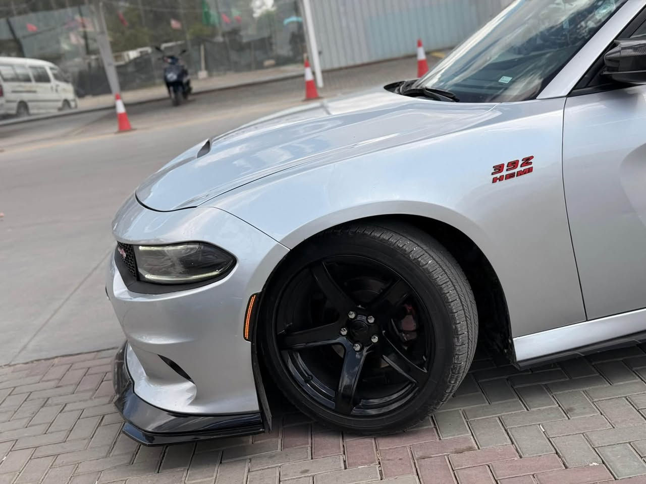 السلام عليكم
دوج جارجر 2020-SXT -V6 للبيع فقط 🚨

ماشيه86،000mi- رقم اربيل 🚨 الدولي الجديد 
-منظومه زينون نهارر  + بلوجكترات زينون
-تحديث داخل وخارج السياره SRT
-ويل 20-SRT المميز 

-كاميرا خلفيه+حساسات خلفيه
-تشغيل عن بعد 
-كروس سرعة
- تحكمات سيترن
-كار بلي
--كراسي كهرباء ،مري شفط

وارد امريكي حادثه بسيط جاملغ السايق (تبديل),الجاملغ عكس السايق (كلير فقط) 
والبنيد تحديث SRT ابو الفتحة
بالعراق صارت طخه بسيطه بالصندوق(وصورته موجوده) 

السياره بدون اي اريباك 🚨 
سياره جديده ونصبتها احلى من الصور 

كلش نظيفه استخدام شخصي ومال جناي ومصروف عليها هواي واي كلوب ممشتغل بالدشبول ✨

السعر :- 195$ وبيها مجال بسيط
مكاني :- ديالى- بعقوبه - غير متواجد عالفيس
للاستفسار الاتصال عالارقام
***********
***********
