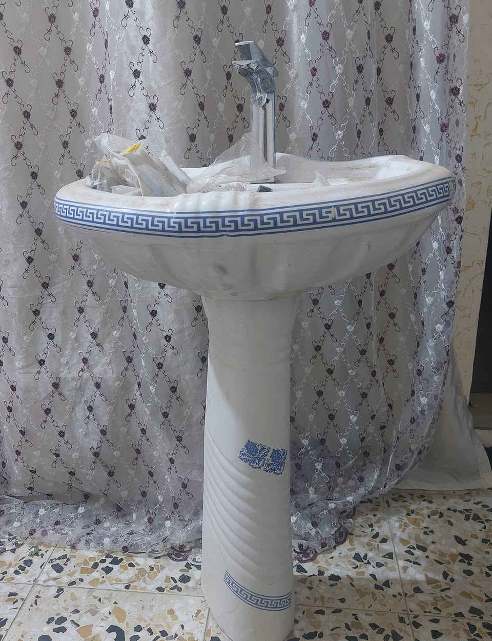 البيع الميز السعر 25 الف والمقسله ٢٠ الف والنركيله ١٥ الف وميز النركيله ٥ الف وساحبت الحمام ٢٠ الف ***********
