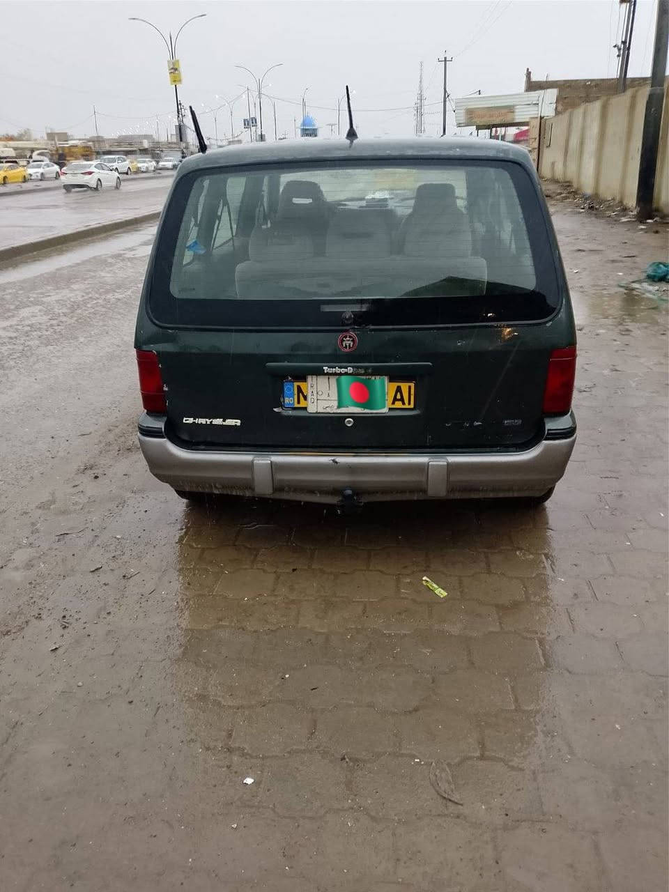 السلام عليكم
دوج كلايسلر كرفان قديم 
موديل 95
مكانه بغداد البلديات 
***********
