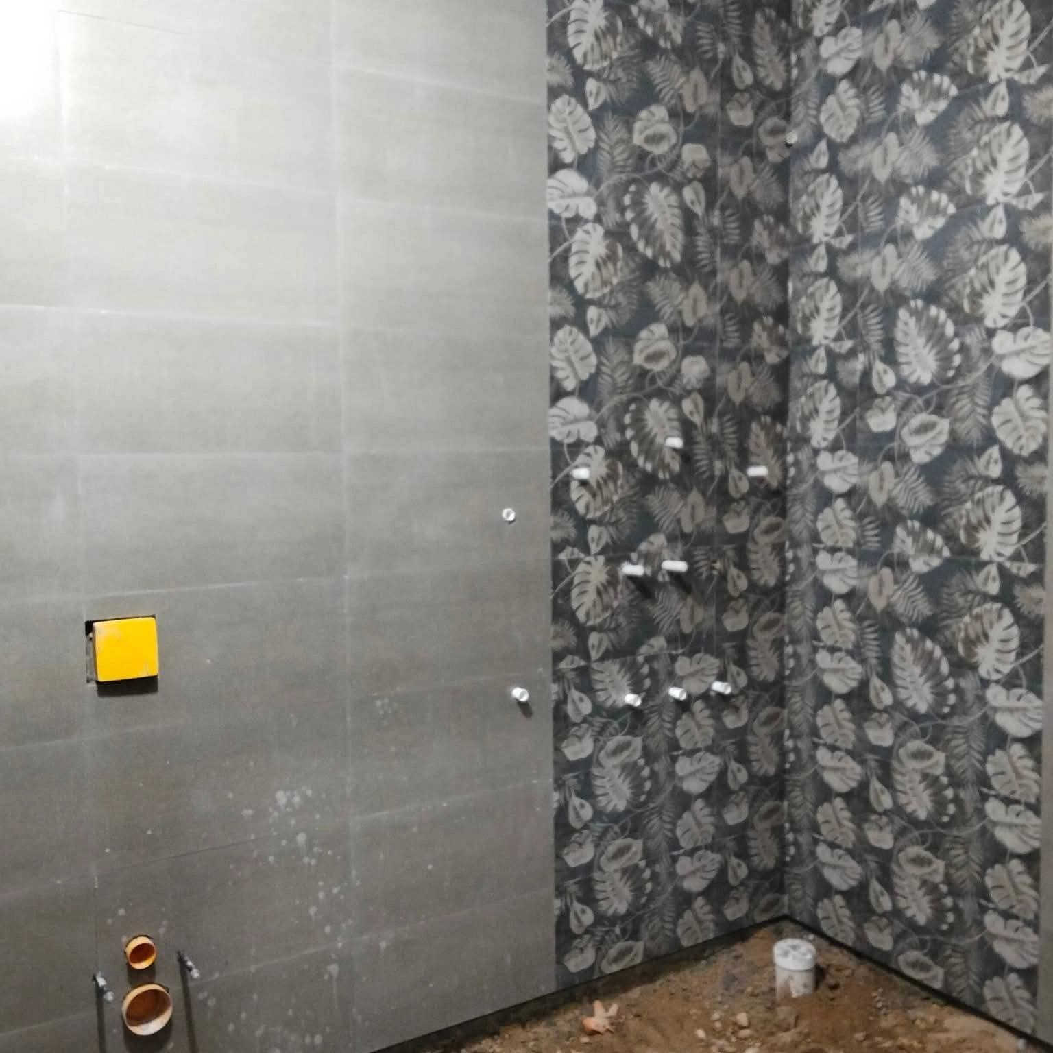 سلام عليكم خلفه سيراميك درجه اوله شغل إيراني تتريس جداري ارضي متفرغ حاليآ ***********
