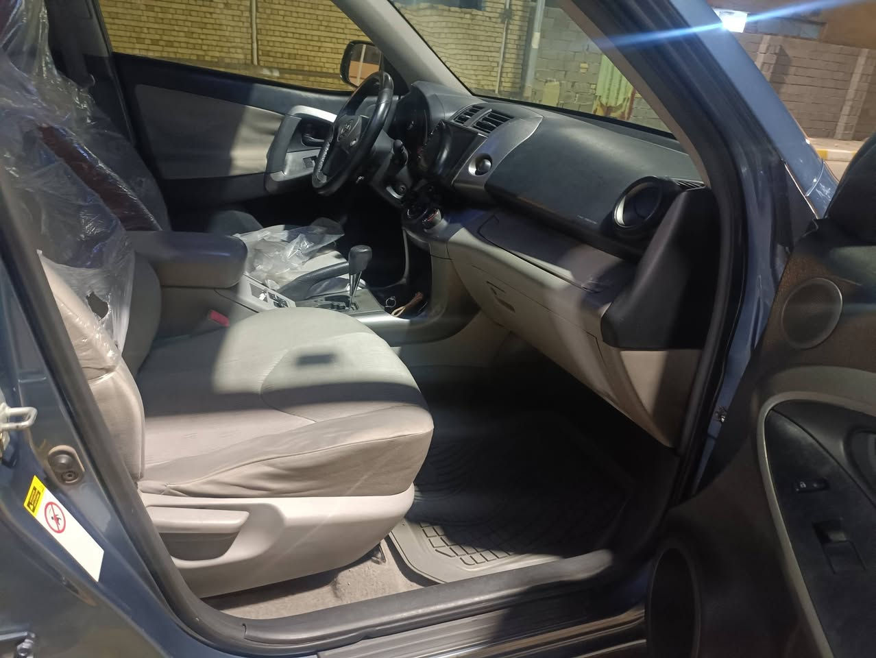 تيوتا راف فور موديل 2009 ــــــــــــ ليبل واحد كلها
بدون اي حادث بدون ايرباك وارد امريكي 
سياره نظيفه ماشيه 127 ميل حقيقي
مصبوغه حزام لأن جردت 
القمارة بدون صبغ محرك بلاد
ممفتوح حجم 2500 
رقم بغداد بسمي هزه جديده
محرك كير صدر تخم تاير كله مكفول
تبريد ثلج
فور ويل
السعر(112) وبيها مجال
مكان /فلوجه /***********
