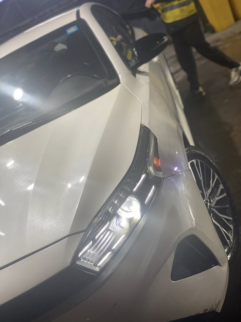 السلام عليكم 
للبيع كيا فورتي 2024 حادثهة بنيد ودعاميه فقط بدون دواخل ومرفقه صور الحادث 
ماشيه 48 الف
فول مواصفات GT line
بصمه 
كشنات جلد 
تشغيل عن بعد
رادارات اماميه وجانبيه 
السعر 160$ وبيهة مجال 
للأستفسار ***********
