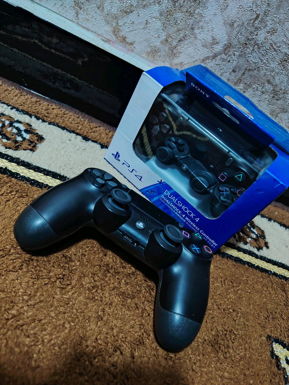 عندي بلي فور اخو جديد للبيع يجي ويا ملحقاته+يدتين+3 اقراص جي تي اي وفيفه17
وكرة السله + حساب داخل لبلي +ويوبي اس 850 +كيبورد +ماوس +ماوس باد + سماعه = هاذا كله $360  // وذا ويه لميز مع الشاشه يصير = $460 والرقم *********** ويفضل واتساب