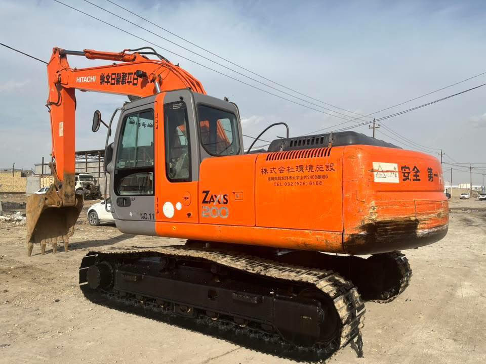 السلام عليكم البيع حفاره زت مديل 2005 رقم الماني تبريد بلادي حفاره جديدها مشتغله 13الف حفاره مكفوله وبلاديه مامفتوحه بيه برغي كله عل بلاد وضع شركه حفاره جاهزه من حداديه زناجيل ورولات وصينيه بلاديات مالات شركه ونضافه 100من 100 كهربائيات بلاديه  حفاره جاهزه الشغل مابيه أي نقص الاستفسار والاتصال عل رقم ***********
