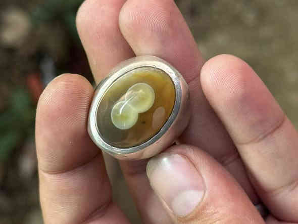 السلام عليكم 
متاح خاتم بحجر السليماني عينين 
قياس 24 صياغة ثقيلة صب 
يوجد خدمة توصيل لجميع المحافظات 
***********
