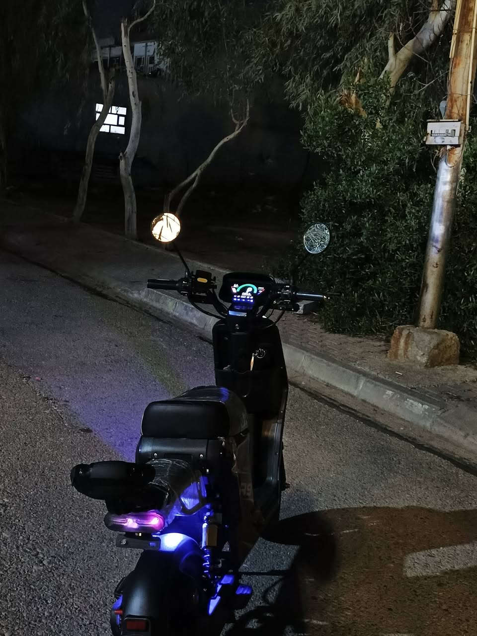 دراجه شحن R9
دراجه كلش حلوه واي عيب مابيها 
كهربائيات الدراجه كلها شغاله ونضام البكR ونضام P
وخمس بطاريات كبار و32امبير وموديل الدراجه 2026
وسويج 2وكارت 2وتشغيل عن بعد والسعر450وبيها مجال 
ومكان الدراجه كركوك شارع حسابات قرب التموينيه


**إذا كنت صاحب هذا الإعلان وتريد حذفه لأي سبب، رجاءا أرسل رسالة إلى الدعم الفني**