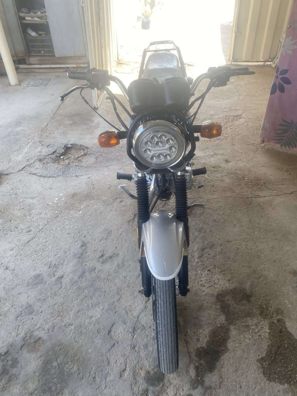 سلام عليكم شباب دراجه
دايون للبيع موديل 21 كلك 
بيه بليته ورقم شاصي الدراجه نضيفه. 
كل نقص مابيه السعر 750 الشراي بي خير ويدلل 
مكاني  ابي غرق قرب سيطرت ام الهوى 
ما متواجد بلفيس تصل ع خط ***********
