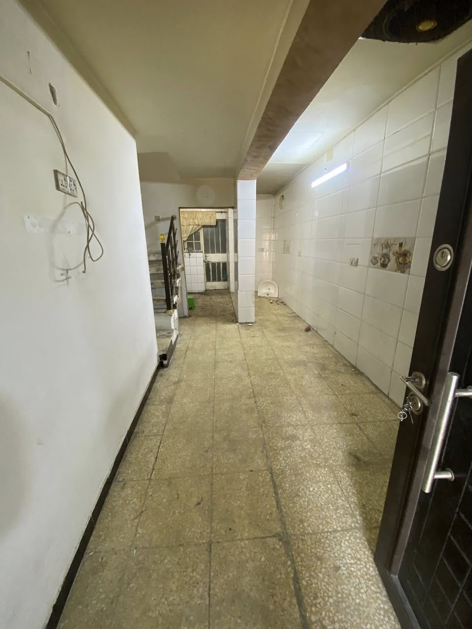 ((بسم الله توكلنا على الله))
🏠بيت للايجار او للبيع🏠بيت للإيجار او للبيع🏠

📍الموقع/الشعب (العقاري الثانيه)

📌المساحة/72    (الواجهه:12)(النزال:6)

محتويات ال🏠بيت/كراج صغير.استقبال.مطبخ حار بارد صحيات عدد(2) غرف نوم عدد(4)

📍عنوان المكتب /شارع الأسواق المركزيه قرب مسبح الشعب

📞*********** محمد صگبان

📞*********** سيد عباس

ملاحظة / العنده عقار 🏡 للبيع او بيت للايجار  ويريد يبيع او ايجاره دزونه كافة التفاصيل العقار مع ذكر السعر ورقم التلفون ☎️وان شاء الله باقرب وقت
