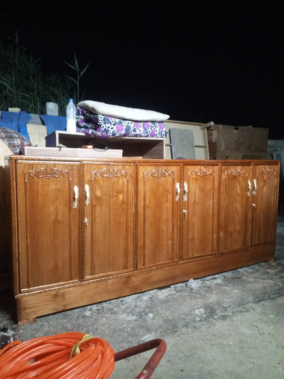 بوفيه صاج الاصلي الثكيل ام ال6 ابواب بعدهي جديده كلش نضيفه  قياس 250 
سعر 250 قفل
الشراي يجي خاص او يتصل***********
