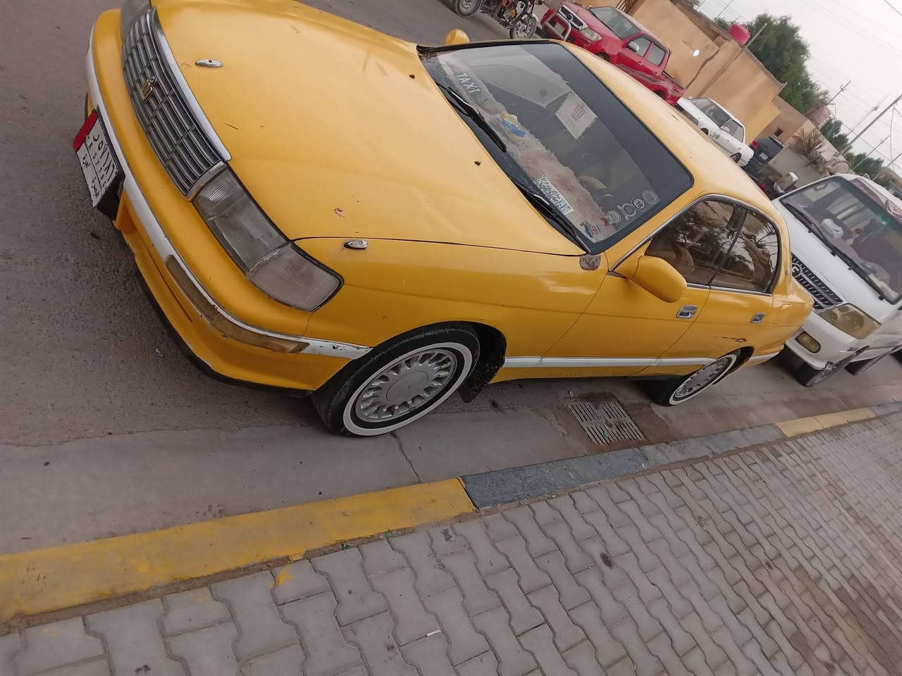 السلام عليكم سيارة بطة للبيع موديل2000 مكفوله من ضربه مابيه ولا معجون بس الصبغ الصفرتخم تاير بيه ضربه بالباب خلف السايق راعيه موجود تريد وكاله تريد مداور السعر 45 وبيه مجال قليل اللاستفسار ***********مكان البصرة
