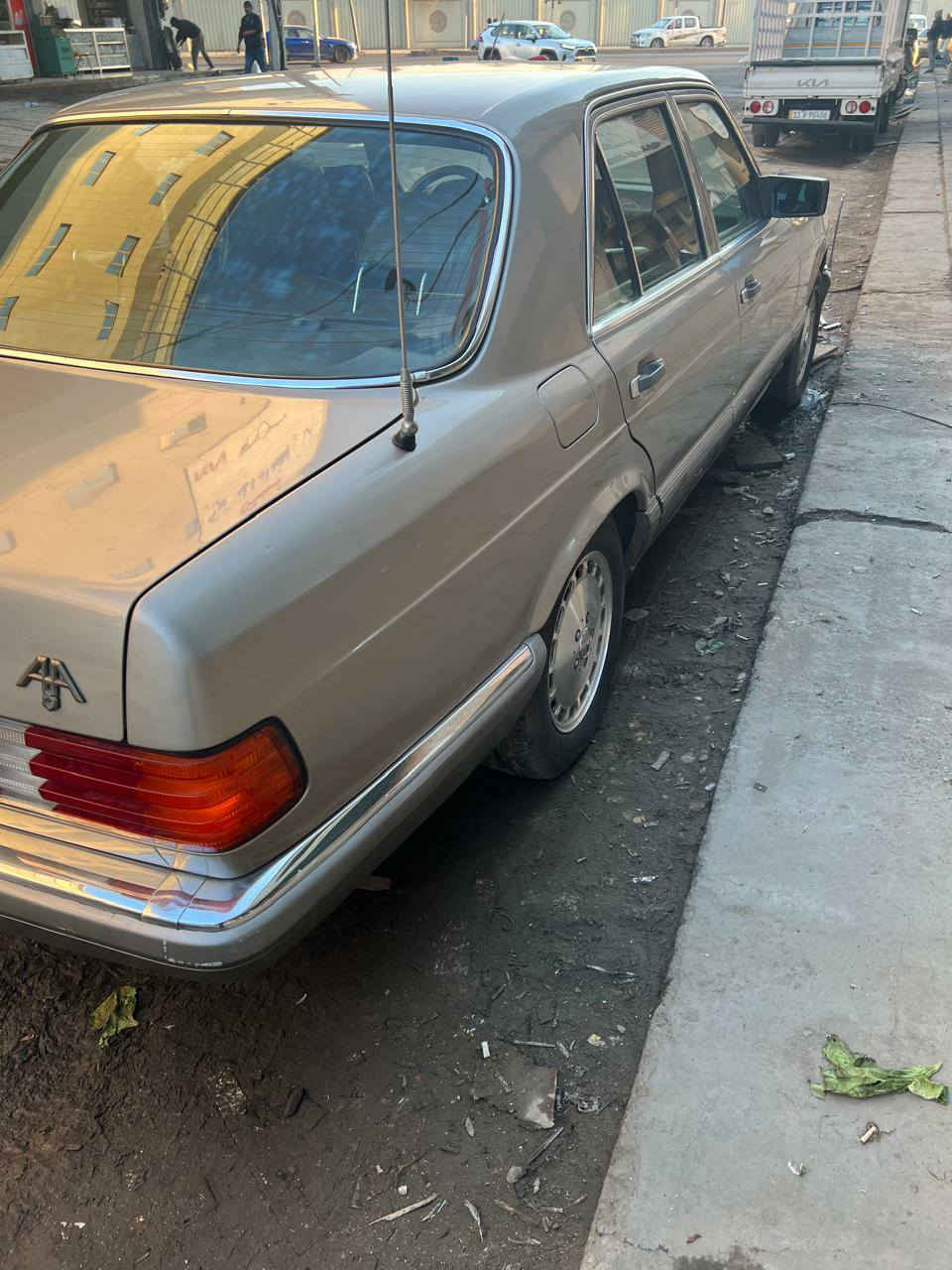 السلام عليكم
من رخصة مدير الكروب
مارسدس 300S موديل 1988 وارد يابان
كير ومحرك بلادي مبدلة جديد قبل شهر مكفول لا تنقيص ولا تبخير ولاصرف تخم تاير جديد 5 ويل بلادي 
دبل فيت بم دبل اريل كهربائي ويا الراديو
سيارة بيها صبغ فقط داير مال جاملغلت
داخلها نن النوادر لون قهوائي جلد بلادي
نظافة دواخلها 100/85
كهربائياتها كلها شغالة بس تبريدها من بدلت المحرك انزرفت الراديتر فقط
سيارة بالحقيقة احلى من الصور
رقمها انبار دولي بأسمي هزتها جديدة شهر الواحد هاي السنة
رجاء لاتطلب صور اكثر او تريد فديو الها
تعجبك تعال شوفها بعينك لانك مستحيل تشتري على شوفت الصور سعرها 7500$
بيها مجال جدا بسيط جدا
مكاني بغداد / زيونة
للاستفسار اكثر اتصل  ***********
بي واتس اب واسف اذا مارديت على التعليقات
 اسف على الاطالة
