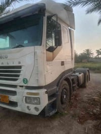 للبيع افيكوه موديل 2006 حجم 430 كروز 10 كير جديد روتايدر شاصي مكفول ال...