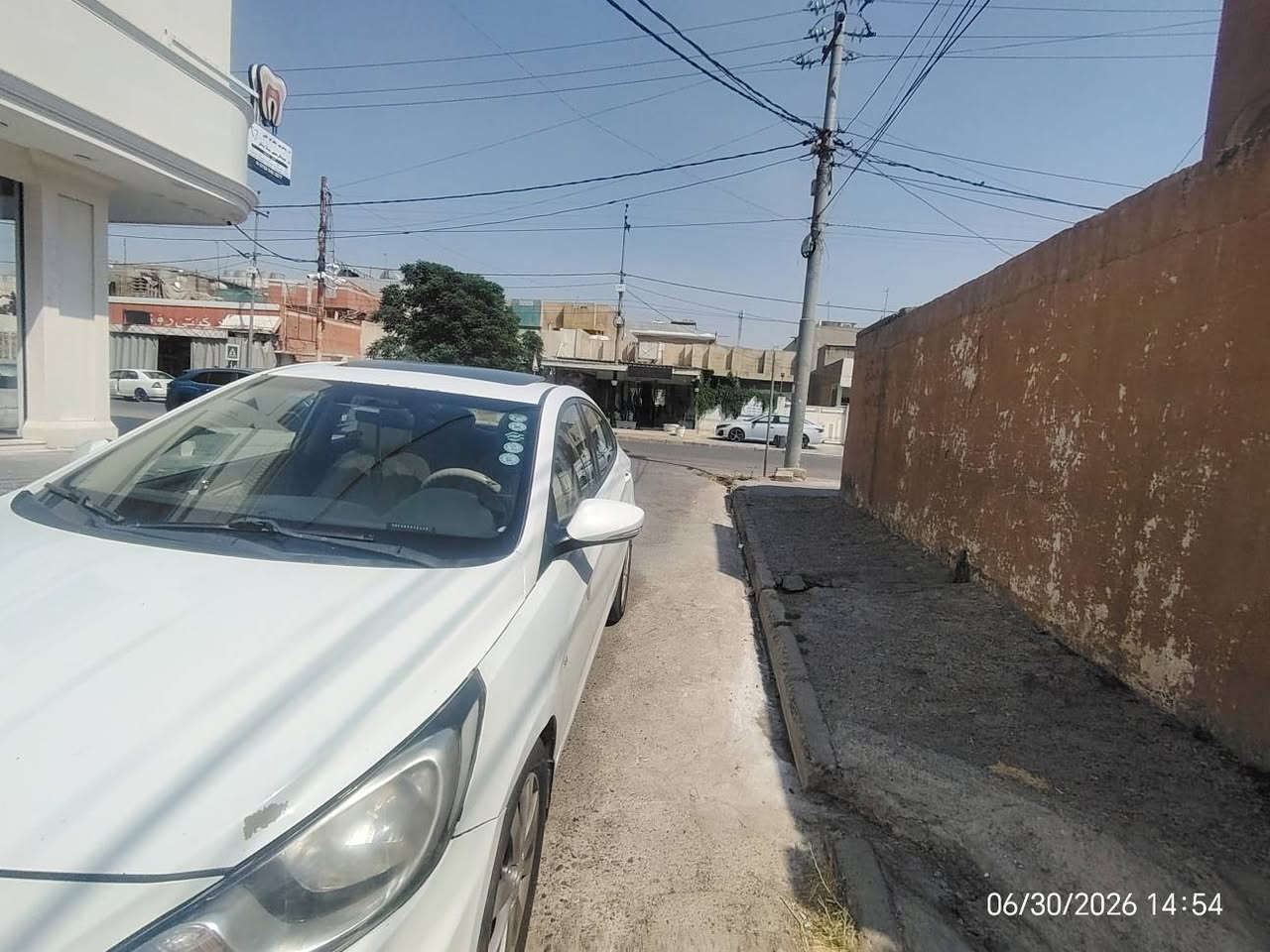 هۆندا ئەکسێنت مۆدێل 2013 قەپات موصفات 
سوکان فۆلێۆم 
پێنج بالیف 
پێنج ویل کەپ 
سیت لایت 
تحکم سوکان
چوار جام کارەبایە 
نیزامی ئیکۆ نۆرمالی هەیە
مەکینە گەورەیە16
سەنەوی بەناوی خۆمەوەیە تا 2029سەنەوی نوێیە هەزەی نوێیە 
چاملغی سەیاقی لە گەل دەرگای سەیاقی بێ ژوورێ لە گەل دووسەی سەکنی هەیتی تەقەو رەقە بە شەرت مەکینە کرایتەوە 
گێرو بەشەرت 
تەبریت بەشەرت 
نرخی 95وەرەقە $کەمێک محاملە 4وەرەقە غرامەی لەسەرە لە پاش معامەلە بۆت دەگەڕێنەمەوە یان بۆت ساف دەکەم بەناو کردین بەشەرت 
لە هەولێرم 
ژ.م *********** 
***********
هيونداي أكسنت موديل 2013 (فول مواصفات)
​مواصفات السيارة:
​الموديل: 2013
​المواصفات: فول مواصفات (قبات)
​الداخلية: 5 باليف (مخمل)، تحكم ستيرن (ستيرن فوليوم)
​الخارجية: 5 ويل كب، 
سيت لايت
4 جامات كهرباء (أربع أزرار كهربائية)
​أنظمة القيادة: نظام موفر الوقود (ECO) مع النظام الاعتيادي (Normal)
​التبريد: شغال وبشرط
محرک. کبیر 1.6
​الوضع القانوني والسنوية:
​السنوية: باسمي ورقم جديد (مجددة لغاية 2029)
​الهزة (الفحص الدوري): جديدة
​الغرامات: عليها 4 أوراق غرامات (بعد المعاملة أخصمها من السعر أو أتحمل تسديدها)
​التحويل: بشرط التحويل المباشر
​حالة المحرك والجسم (البودي):
​المحرك والكير: بشرط (المحرك مفتوح)
​الحدادية (الصدر): بشرط ما بيها أي طقة أو رقة (توب التوب)
​الصبغ والضرر: جاملغ سايق مع باب السايق (بدون داخل)، مع دوسة جهة السايد شبر (سكن).
​💰 السعر والموقع:
​السعر: 95 ورقة ($9,500) (بيه مجال قليل)
​الموقع: أربيل
ڕ.م.***********
*********** أربيل, العراق
