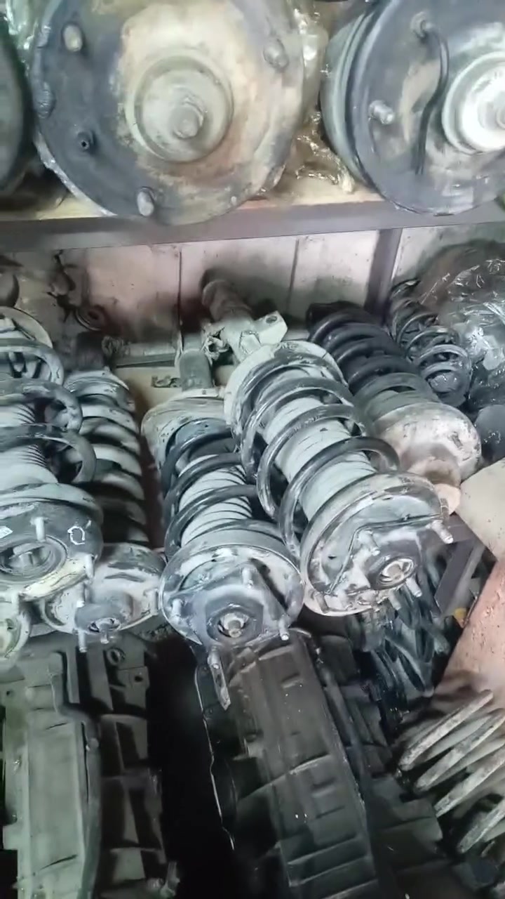 يتوفر كير ومكينة وقطع غيار سيارات الفورد رانج روفر شيفورليت 
العنوان السليمانية الصناعة خلف كراج بغداد القديم لأي استفسار يرجى الاتصال على الأرقام التالية ***********
