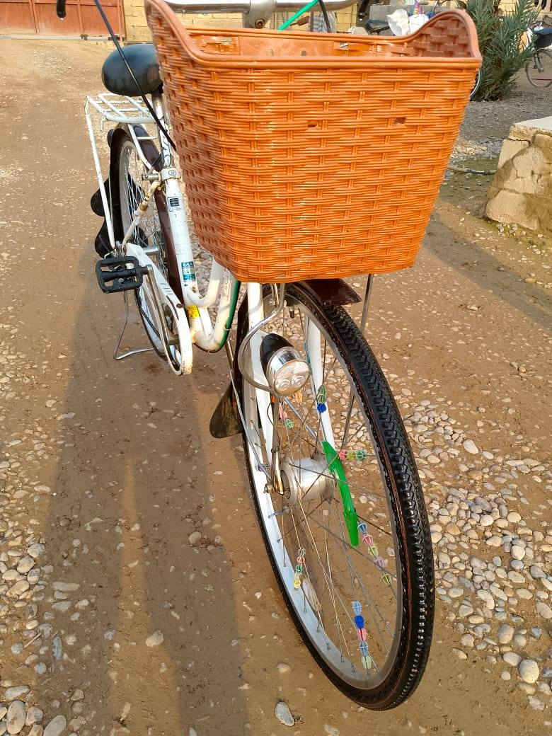 السلام عليكم بوسكل حجم ٢٦ للبيع نضيف ومرتب شرط كير حساس بريكات كلو شغاله سعر ٨٥ وبي مجال ***********
