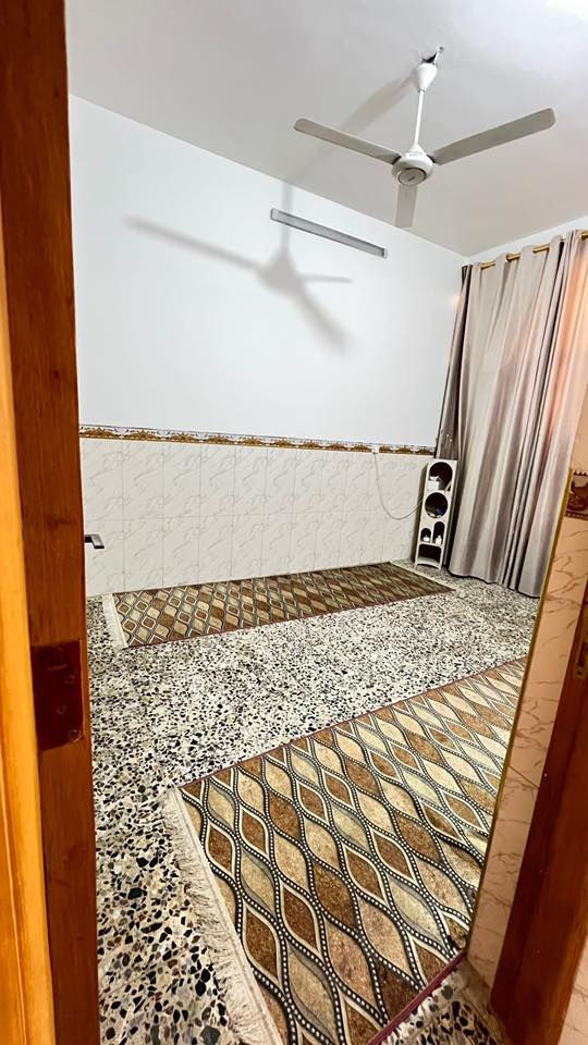 السلام عليكم بيت 60 بناء جديد متر زراعي مكانه الأمين  الثانيه نهايه شارع كرار الوائلي عارضه ب75 وبيه مجال البيت يحتوي ع طابق الأول استقبال وصاله حمام ترك جبير  طابق ثاني غرفتين  طابق ثالث بيتونه جبيره وسطح كامل من كل شي 

للأستفسار / ‭٠٧٧١ ٧٣٢ ١٦٦٩‬
