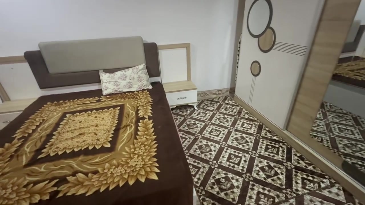 سلام عليكم اخوان تخم نوم للبيع ضيف كلش سعره 450 الف بدون الاسفنج مالته سعر الاسفنج 100 بيها مجل على استفسار الرقم *********** مكان كركوك
