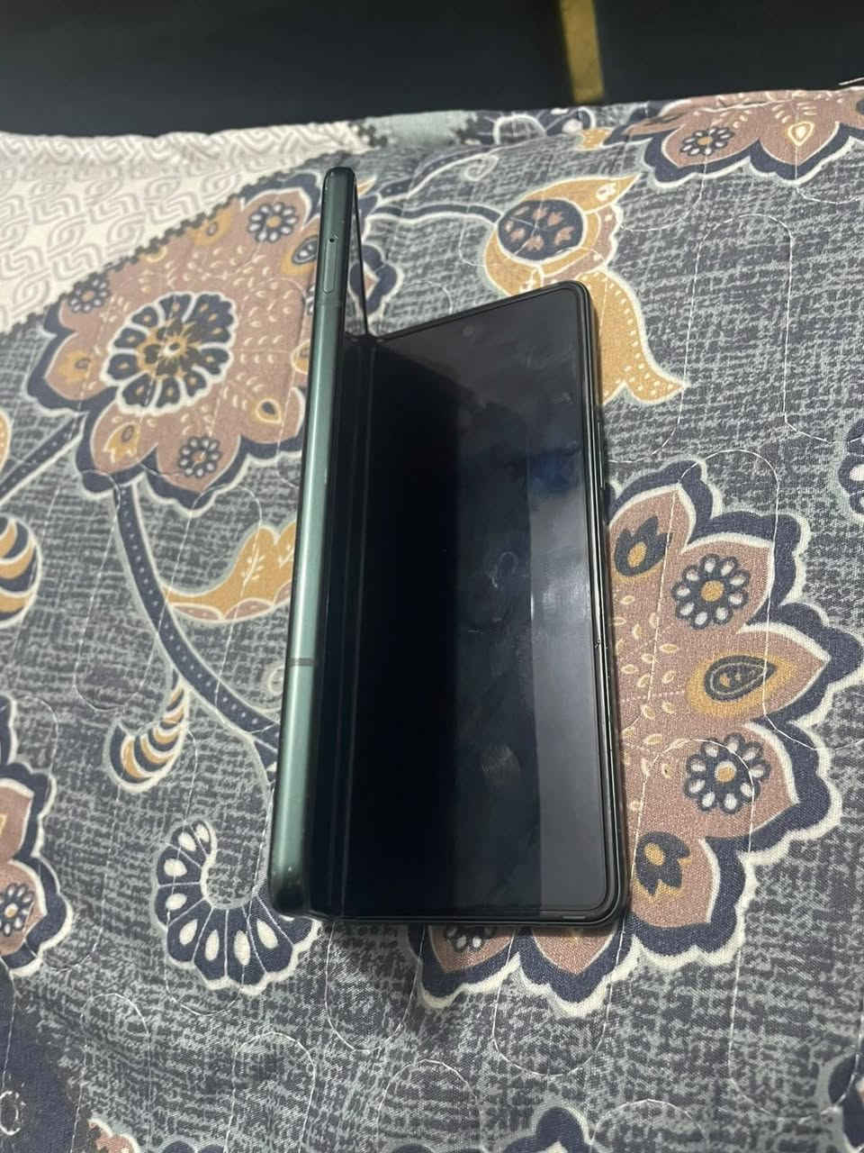 للبيع  فقط جهاز  Galaxy Z Fold3 5G
نظيف ومامفتوح شرط ذاكره 256
ببجي حقيقي 120 شراي اتصل على ارقام 
***********
***********
