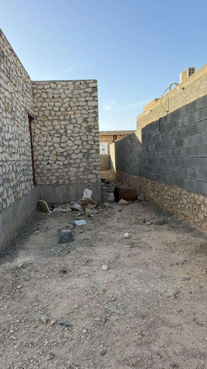 هيكل للبيع منطقة الخفاجية واصل الى صب 
المساحة 900 متر ثاني بيت على شارع الرئيسي التبليط 
السعر 26 مليون 
للاستفسار *********** 
/ ***********
زورونا موقعنا مكتب اليوسف للعقار فلكة جسر حجلان
