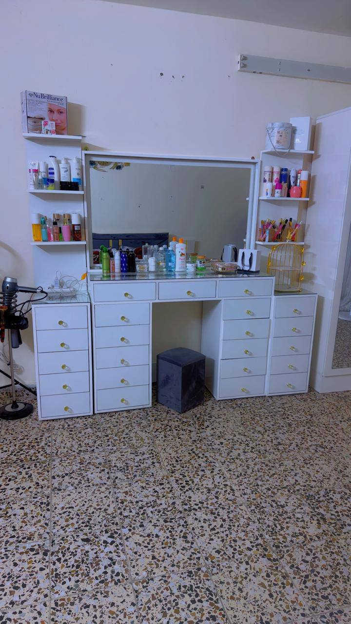 السلام عليكم غراض للبيع جدد استعمال قليل للأستفسار الاتصال على هذا الرقم *********** اترجاكم لحد يدخل خاص
