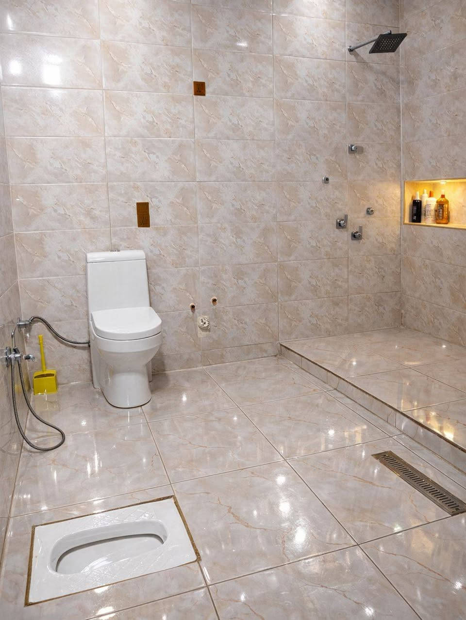 سلام عليكم للبيع بيت زراعي طليطله حي المهندسين الشارع الثالث قرب ابو علي ابو نشائيه مساحه البيت 250 متر سند 25 يحتوي ع 2 غرف نوم 5×5 و4×5 الموزع الهول 11× 5 الستقبال 5×5 المطبخ 3×5 الصحيات 3×3  السعر 70 وقابل للتفاوض انتصال ***********&     ***********
