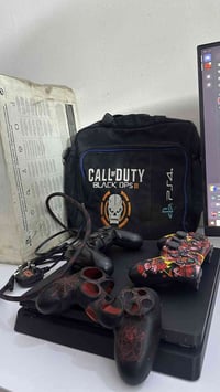 Ps4 سلم   500 كيكا   جهاز نضيف ما مفتوح ولا مصلح ، كامل ملحقات محوله و...