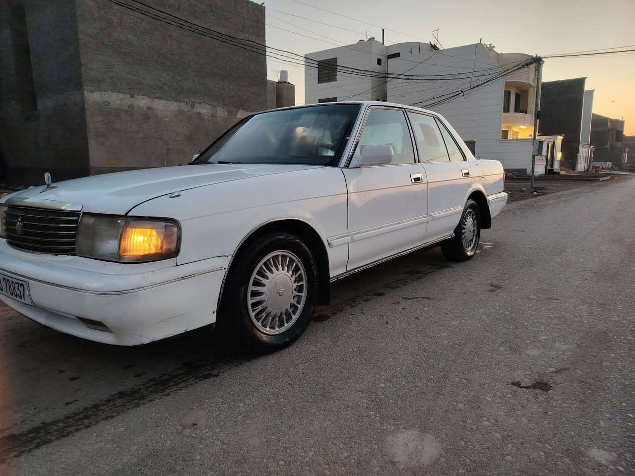 السلام عليكم كراون سوبر موديل ٩٠
السياره بجم ارنب رقم بغداد الجديد
السياره بيهه خلل كهربائي ابيع طافيه
العقل ضارب او الضفيره بيهه صوج
 جانت شغاله واني لعبت بيهه ويمكن ضرب العقل
السعر ٤٠ قفل بدون اي عمله
للاتصال ***********
