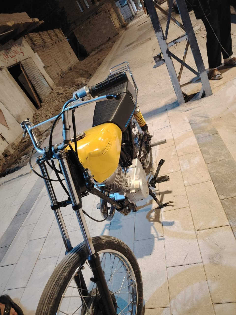 سلام عليكم  دراجه ادوات
للبيع المحرك خير من الله لا ينقص ولا تبخير + ضفيرتها كامله دراجه تمشي رزنه  سعرها 450 وبيها مجال رقمي واتساب بس *********** مكاني بني منصور ابو غريب
