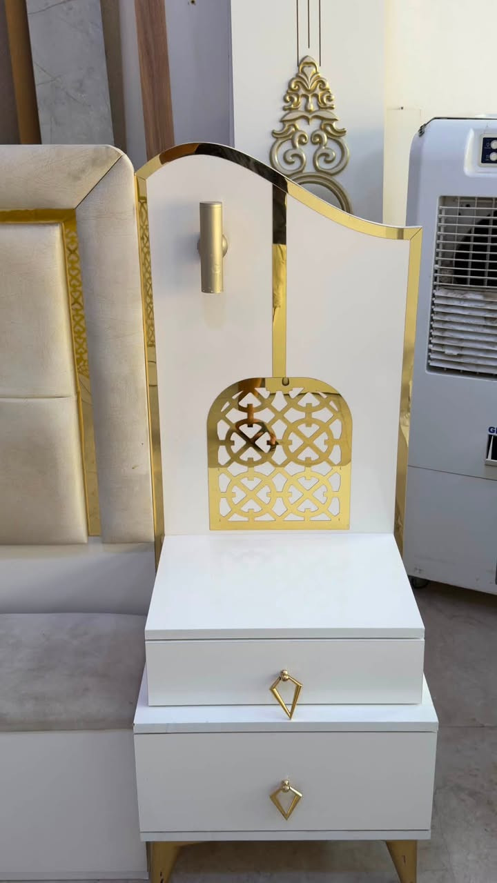 غرفه نوم ملكي 8 قطع ابيض مطخم ذهبي  السعر 750 الف مع شد ونقل ***********
***********
