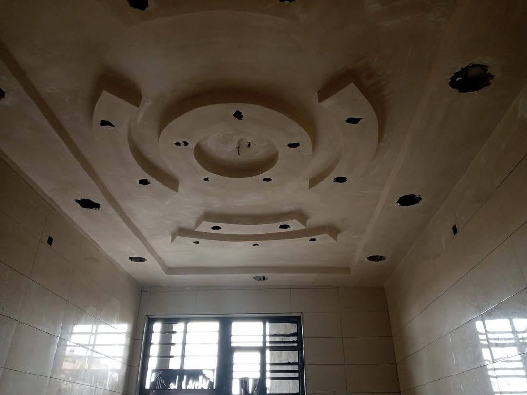 اني عدي كادر خلفات لبخ وبياض وجص شغل درجه وله بيه وساب***********
